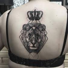Woman Back Lion Tattoowith Crown Kadin Sirt Tacli Aslan Dovmesi Kol Bandi Dovmesi Dovme Modelleri Aslan Dovmesi