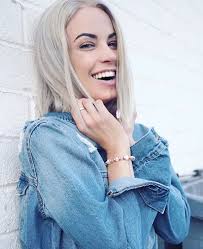 Showgirl sings with tongue made from her leg after horrific mouth cancer  battle