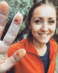 King of Nothing 8A/A+ ☑️😍😍😍 Sent in the 27 degree heat and in the last  hour of the trip 😭🤩🤩🤩 Strategy, patience and the very essential skin  management paid off 🤗☑️ Soooo