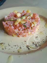 La tartare di salmone e mango è una ricetta fresca e profumata, da gustare come secondo quando fa molto caldo. Tartare Salmone E Mango La Cucina Incantata