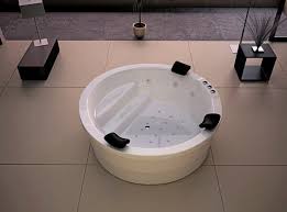 Optare per una vasca di questo tipo è intelligente se ci si approccia a un bagno shabby chic moderno e specialmente se si desidera ottimizzare al meglio gli spazi. Vasche Idromassaggio Da Esterno Busco Wellness