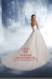 Hochzeitstorte hochzeitskleid weiße hochzeit, hochzeitskleid, ballkleid, braut zubehör, brautkleider png. Hochzeitskleid Ettiswil Brautkleid Hochzeitskleid Bayard Brautmode