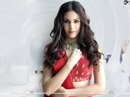Priyanka chopra jonas gave a twist to the classic lbd and carried an extravagant gold bag. Free Download Amyra Dastur Hot Hd Wallpaper 36