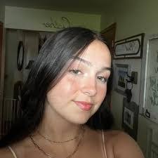 Emily Hull's Instagram, Twitter & Facebook