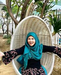 Walaupun hidup sebagai ibu tunggal dan pekerjaan beliau ketika itu sebagai penoreh getah pada waktu pagi. Video Adoii Lajunya Abang Haji Bawak Kereta Lawak Lebih 167k Tontonan Di Instagram Telatah Ibu Aliff Syukri Buat Netizen Terhibur Kisah Dunia