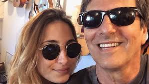 Filha de Evandro Mesquita fala da parceria com o pai: 'Os conflitos, a  gente resolve com amor'