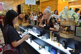 Denisa tănase, afacere de succes. Descopera Magia Parfumeriei Orientale S A Deschis Primul Magazin