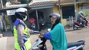Kereta sewa sikamat is feeling emotional at sheng zhun car motor services. Bentak Polwan Begini Nasib Emak Emak Yang Langgar Lalu Lintas Tribun Jateng