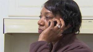 Woman tries to return cellphone, is nearly arrested