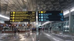 Lihat dari dekat proses landing pesawat terbang super besar di bandara soekarno hatta jakarta. Psbb Tangerang Raya Operasional Bandara Soetta Disesuaikan Pontas