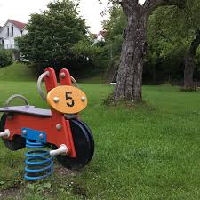 Der englische garten wird durch den isarring als teil des mittleren rings in einen südlichen teil und in einen nördlichen teil getrennt. Spielplatz Am Englischen Garten Playground