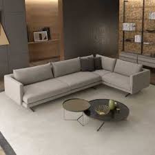 Il divano ad angolo è perfettamente adatto per ambienti di grandi dimensioni con divani fino a 7 posti, ma esistono anche modelli a 3 posti, ideale per gli spazi più piccoli. Divani Angolari Diotti Com
