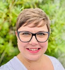 Sandi Bailey's Instagram, Twitter & Facebook