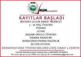 Sanat merkezi önüne gelen bir kişinin benzin döküp ateşe verdiği görülüyor. Mujdat Gezen Sanat Merkezi Home Facebook