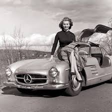 Sophia Loren And A Mercedes Benz 300 Sl Gullwing Coupe Sophia Loren Mercedes Benz 300 Classic Cars