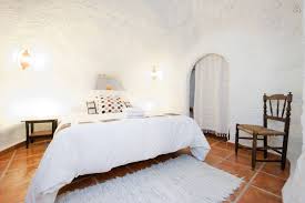 Además, si te apetece cambiar de casa cueva o vivienda sin necesidad de gastar dinero, admitimos cambios de casas cuevas por otras casas cuevas o propiedades de características y precio similares respectivame. Vivir En Una Casa Cueva Monapart