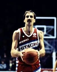 The Basketbook - Φανταστείτε ότι έχετε μπροστά σας ένα σταυρόλεξο. Στο 15  οριζόντια παραδείγματος χάριν η ερώτηση θα ήταν "Μεγάλος πρώην  Γιουγκοσλάβος μπασκετμπολίστας. Μικρό όνομα Ντράζεν". Ας το παραδεχθούμε, ο  Πέτροβιτς είναι
