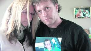 Tvingades välja sin fru