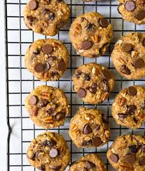 Soft and chewy oatmeal raisin cookie recipe/oatmeal cookie in five simple steps. Healthy Oatmeal Cookies Made With Applesauce Wellplated Com