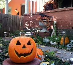 Halloween Deko In 44 Beispielen Tauchen Sie In Die Echte Halloween Stimmung Ein Halloweendeko Halloween Deko Kurbisgesichter
