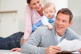 5 خطوات نحو حياة عائلية أفضل couple with baby happy married life relationship