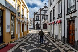Em portugal sabemos que há uma ferramenta, que aliás já foi testada, que está a ser usada pelo sef, ainda a título experimental e, portanto, está ainda. Covid 19 Passageiros Com Certificado De Vacinacao Dispensados De Teste Nos Acores Renascenca