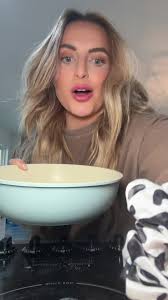 Detachable Colorful Pans with Detachable Handles and Matching Tops