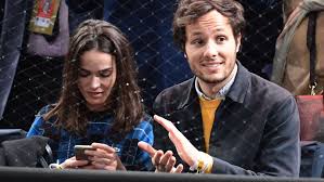 Page officielle de vianney, nouvel album n'attendons pas disponible ici : Vianney Le Chanteur Derange Par Une Question Sur Sa Com Closer