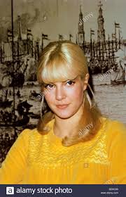 Sylvie vartan voit le jour le 15 août 1944, à iskretz, en bulgarie, sept ans après son frère edmond plus tard, sylvie vartan rencontre tony scotti, producteur américain, leur mariage est célébré le 2. Sylvie Vartan Stockfotos Und Bilder Kaufen Alamy