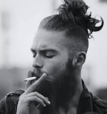 Man Bun Top Knot Le Chignon Homme A La Pointe De La Tendance Archzine Fr Chignon Homme Coiffure Homme Cheveux Long Homme