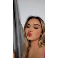 Demi Cameron (@DeeemiCameeeron)