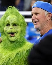 Christmas time! Chad Smith with Grinch last week 🎄🎅