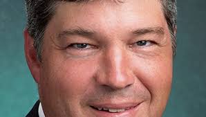 Hazelrigg receives medical innovation award for emphysema work