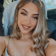 Alyssa Sirianni's Instagram, Twitter & Facebook