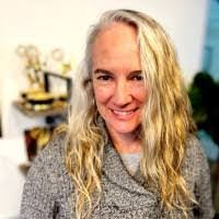 Julia Speer's Instagram, Twitter & Facebook