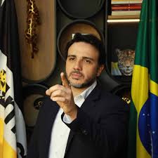 Renan Santos denuncia cantora à PF por fala interpretada como incitação à violência