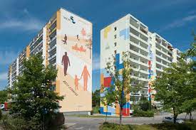 Der gebäudekomplex am rande des allendeviertels i mit seinen 780 wohnungen, die überwiegend mit komplett sanierten oder neu errichteten. Chemnitz Dr Salvador Allende Strasse
