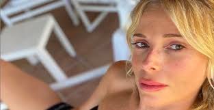 La prima a fargli gli auguri è la conduttrice tommaso, del resto, è il suo primo figlio, avuto quando di anni ne aveva 28. Ipapguvdxwgiqm