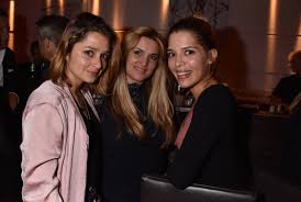 Üç eski sınıf arkadaşı, 30 yıllık lise buluşmaları için yeniden bir araya gelir. Premiere Klassentreffen 1 0 Mit Til Lilli Dana Schweiger Ralf Moller