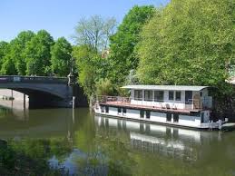 Die Peissnitz Vor Ihrer Brucke Mehr Als 150 Jahre Alte Und Denkmalgeschutzt Hausboot Haus Garten Kaufen