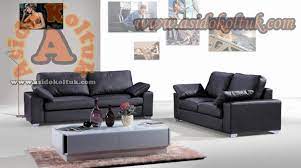 Siyah deri koltuk takımlarını en çok ofislerde ve makam odalarında görüyoruz ama klasik dekorasyonu tercih eden evlerde de çok tercih edilen ürünlerdir. Deri Ofis Koltuk Takimi Siyah