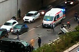 Un incidente avvenuto a carignano ha generato rallentamenti nel pomeriggio di oggi, mercoledì 14 ottobre, intorno alle 15 sulla provinciale 122. Palermo Grave Incidente In Viale Regione Siciliana Morta Una 21enne Video L Opinione Della Sicilia