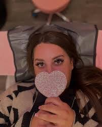 Alexis Snow's Instagram, Twitter & Facebook