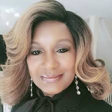 Ursula Davis's Instagram, Twitter & Facebook