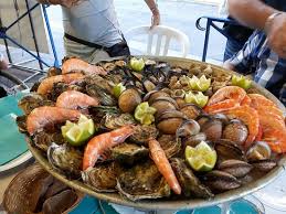 Plateau De Fruits De Mer Excellent Et Pas Cher Avis De Voyageurs Sur La Barque Bleue Le Grau Du Roi Tripadvisor
