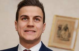 The french government wants to silence the nationalist youth. Dries Van Langenhove Onder Vuur Nadat Hij Vlamingen Aanmoedigt Om Wapen In Huis Te Halen Metro