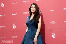 Lee Bo Young Stars Shine On The Red Carpet For 2018 Seoul International Drama Awards Soompi