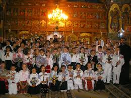 Miercuri, 17 aprilie 2019, credincioșii orădeni au participat și în acest an la tradiționala devoțiune „calea crucii, cu personaje reale, în parcul olosig vizavi credincioşii au contemplat pătimirea lui isus, fiind contemporani cu el pe drumul crucii. Crucii Tale Ne InchinÄƒm Hristoase Parohia Pircovaci