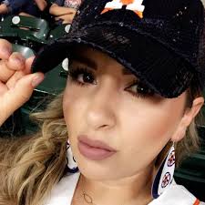 Younique By María Isabel