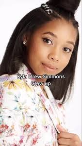 Kiara Simmons's Instagram, Twitter & Facebook